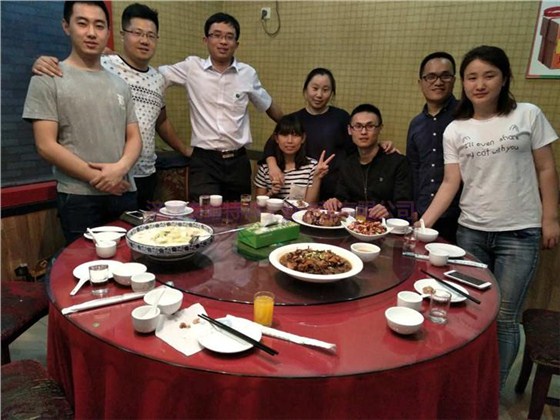 李德民請團隊吃飯