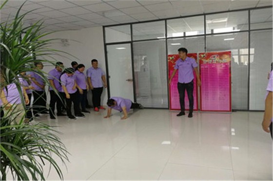 業(yè)務部5月份業(yè)績未達到者接受懲罰！