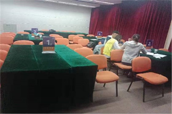 堅持完成每一天的學習作業(yè)