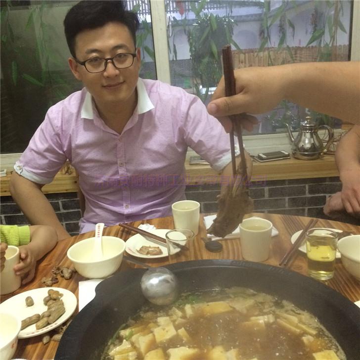 張文攀請(qǐng)王芳芳吃大鵝