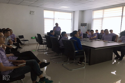 修總就銷售部5月份月季展開總結大會