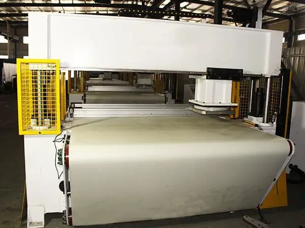 自動裁斷機(jī)