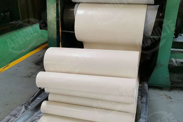 輸送顆粒化肥的輸送帶